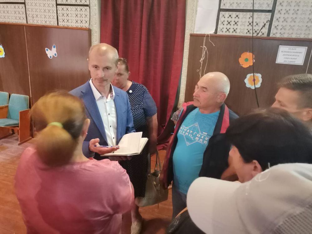 Жители Владимировки встретились с главой акимовской администрации