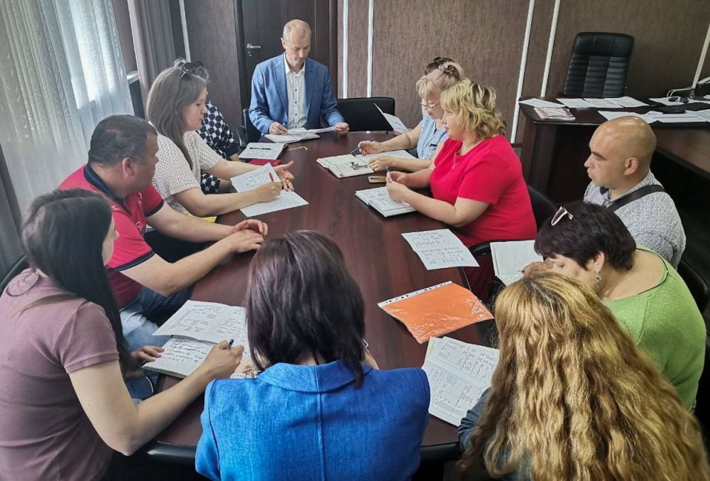 Финальные приготовления к детскому празднику в Акимовке