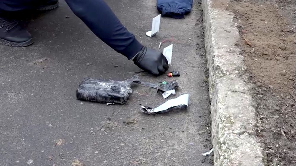 В Мелитополе под автомобилем сотрудника полиции нашли неизвестное устройство