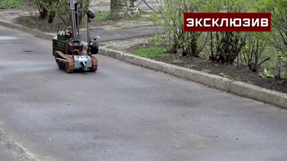 В Мелитополе робот обезвредил найденный под машиной полицейского неизвестный предмет