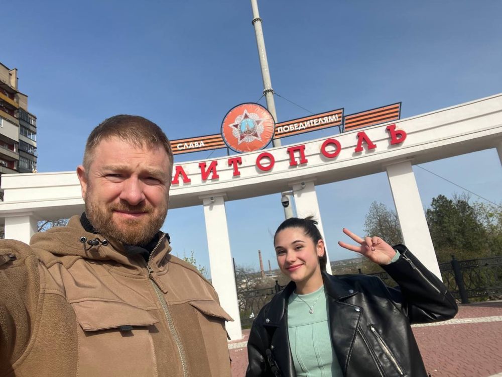 Журналистка с освобожденных территорий Мирослава Бутенко провела экскурсию по Мелитополю для Александра Малькевича