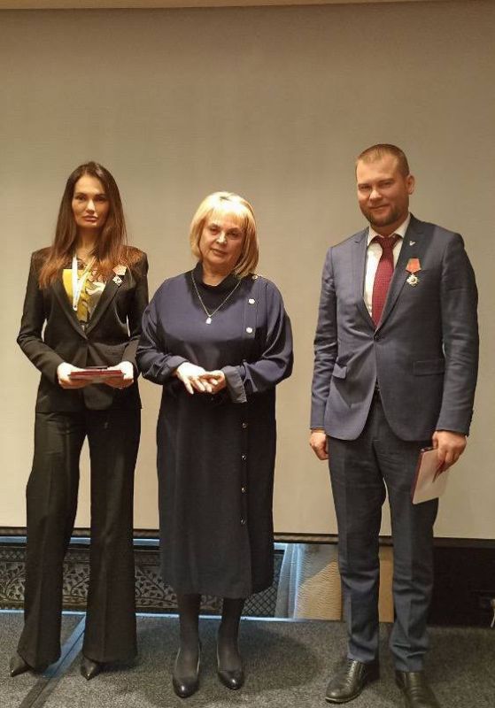 Глава Запорожской области Евгений Балицкий наградил Орденом "За заслуги перед Запорожской областью" II степени ...