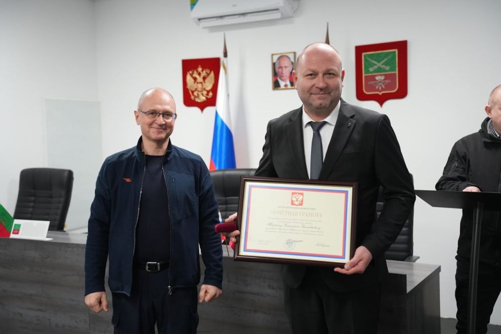 Евгений Балицкий: Первый заместитель руководителя Администрации Президента Сергей Кириенко вручил Почетные грамоты Президента Российской Федерации сотрудникам Администрации Запорожской области