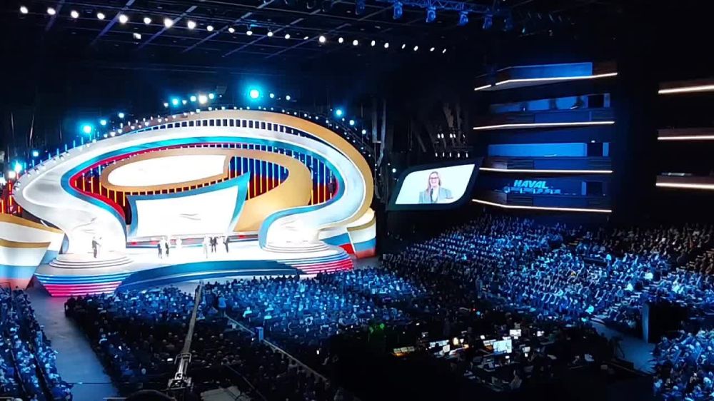 Глава администрации Акимовского района победила в номинации «Прямой разговор – доверие к власти» премии «Служение»