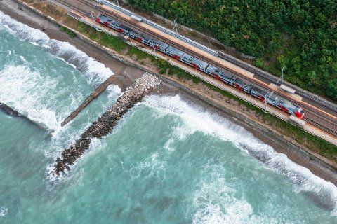 Ведется проектирование и подготовительные строительные работы по прокладке железнодорожной ветки из Ростовской области в Крым через ДНР и Запорожскую область
