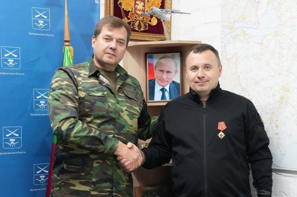 Губернатор Евгений Балицкий поздравил замгубернатора по внутренней политике Антона Тицкого с днем рождения