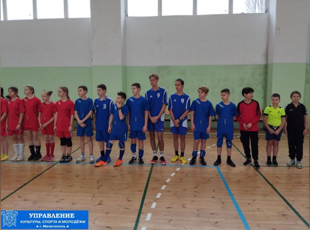 "ГАНДБОЛ - ИГРА ПОКОЛЕНИЙ" С 16.02.24 по 18.02.24 в Первомайском (Республика Крым) проходил ежегодный турнир по гандболу памяти Иванова В. Ф. В турнире приняли участие 3 м елитопольские команды: мальчиков, девочек и мужская команда ветеранов