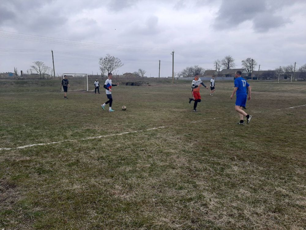 В Новгородковке состоялся дружеский матч по мини-футболу между юношами села Новгородковка и села Высокое