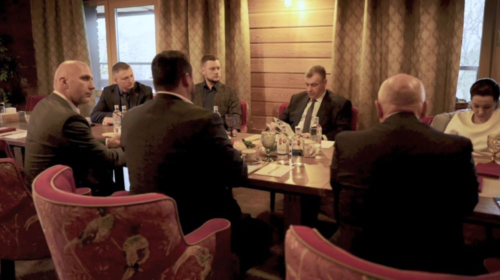 (Начало...). «Нами был сделан доклад Леониду Эдуардовичу о проделанной работе в нашем регионе, о том, как прошла избирательная кампания, о намеченных планах и проектах