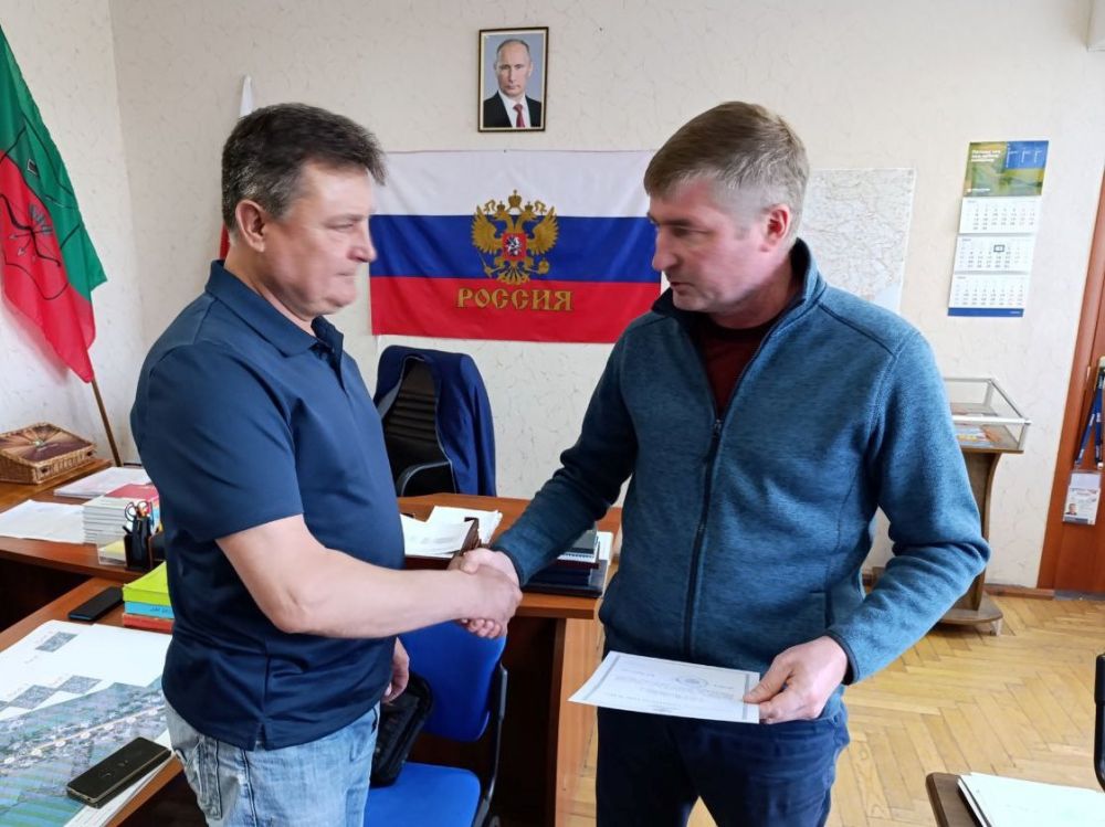 Сегодня глава Весёловского муниципального округа вручил награды