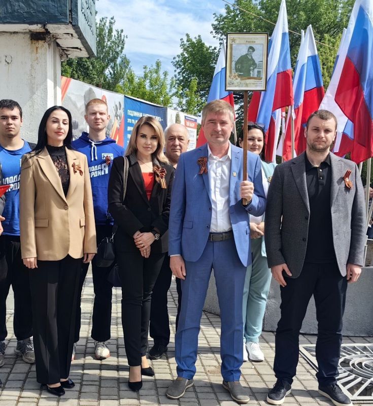 «Единая Россия» поздравила ветеранов-весёловцев с Днём Победы!