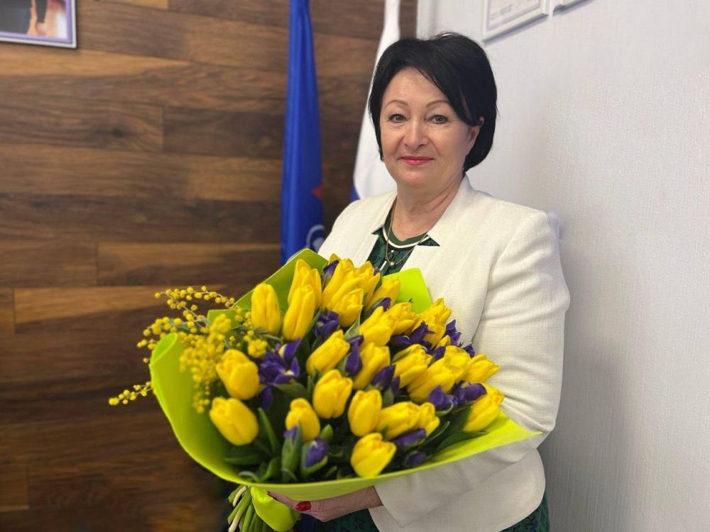 Евгений Балицкий: Сегодня свой день рождения отмечает глава администрации Мелитопольского городского округа, секретарь Запорожского регионального отделения партии «Единая Россия» Галина Викторовна Данильченко