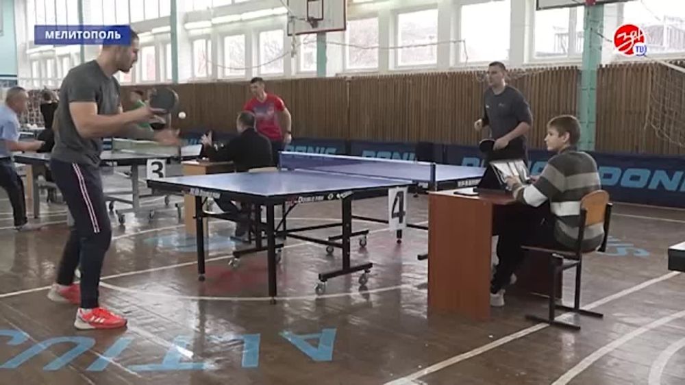 День государственного герба Российской Федерации представители Министерств и ведомств региона отметили участием в турнире по настольному теннису