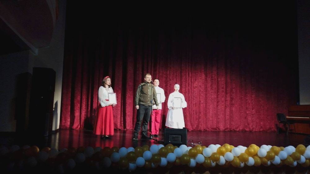 в ДК Железнодорожников прошла концертная программа " Запорожский орнамент" , с показом вокально-хореографической постановки " Z-Орнамент", где принимали участие творческие коллективы Дворца