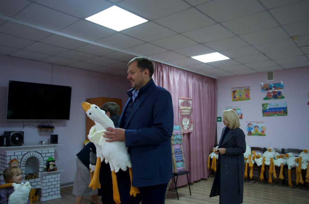 Евгений Балицкий: В преддверии новогодних праздников побывал в Мелитопольском социально-реабилитационном центре, где воспитываются дети, оставшиеся без попечения родителей