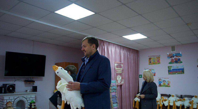 Балицкий посетил детей, оставшихся без попечения родителей