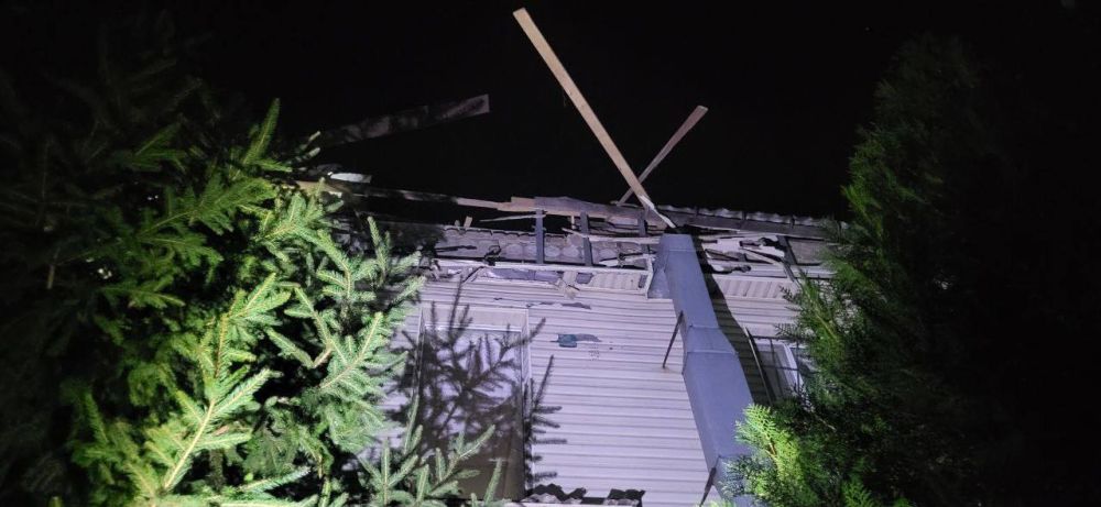 Осколками одного БПЛА повреждена кровля здания Центрального рынка в Мелитополе