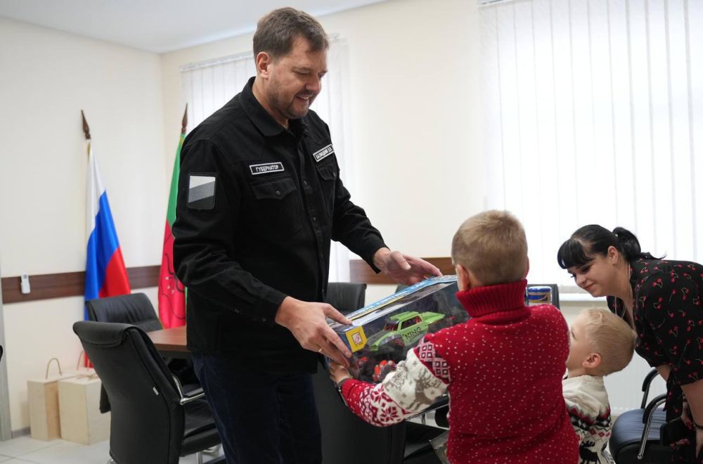 Евгений Балицкий: Кремлевские подарки от Владимира Владимировича Путина вручил маленьким сыновьям нашего земляка, мелитопольца Дмитрия Синявского, который в марте этого года героически погиб в борьбе с украинскими нацистами