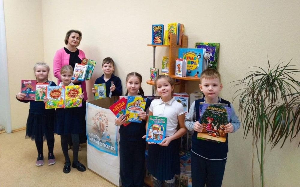 Школьники Поморья Архангельской области собрали книги для библиотек Мелитополя