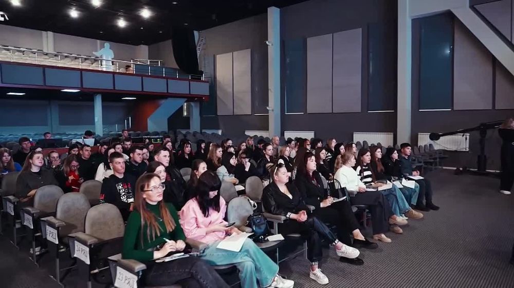 Директор и представители Молодежного совета ТФОМС Запорожской области приняли участие в мероприятиях проекта «Профразвитие» в Мелитополе: новые карьерные возможности для молодежи