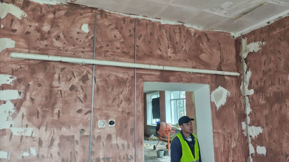 В здании школы №12 города Токмак ведется отделка внутренних помещений