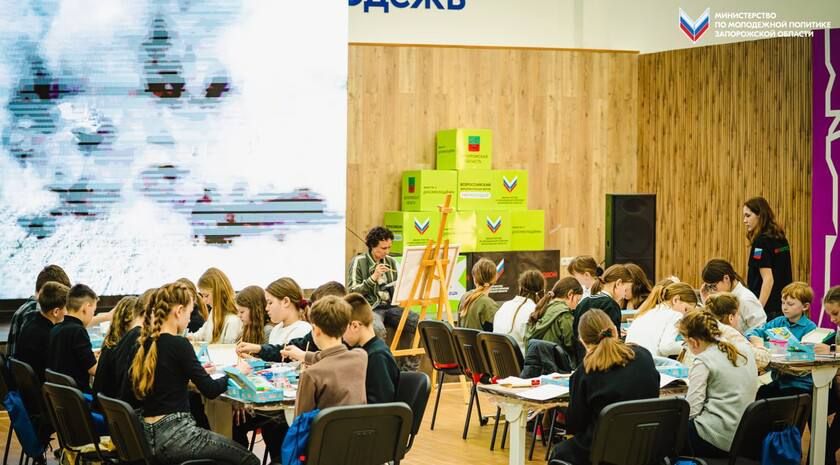 Заслуженная артистка Юлия Чичерина провела космический урок для молодежи Мелитополя