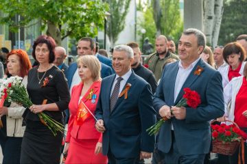 Администрация городского округа Мелитополь возложила цветы в честь Дня Победы