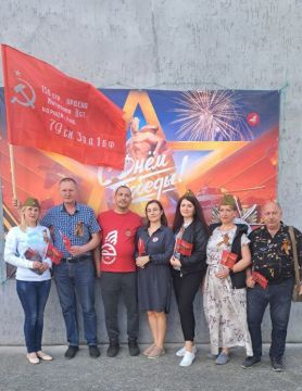 Коллектив Мелитопольского локомотивного депо сердечно поздравляет всех с великим праздником Днём Победы!
