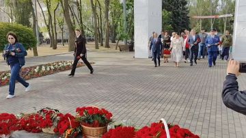 В Мелитополе возложили цветы у Вечного огня в память о погибших в годы Великой Отечественной войны