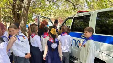 В ГБУ ОО ЗО Мелитопольская СОШ 5 состоялось торжественное награждение участников ежегодного Всероссийского конкурса детского творчества "Полицейский Дядя Степа"