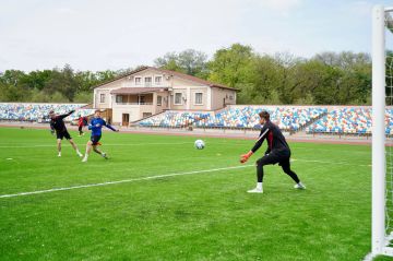 Константин Зайцев: На стадионе г.Мелитополь прошел мастер-класс по футболу со сборной Запорожской области по футболу