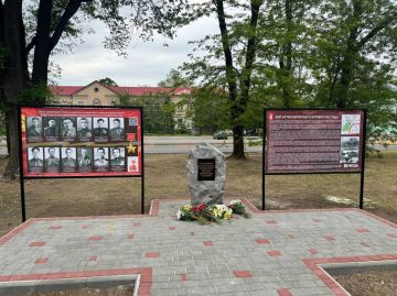 На аллее возле ледовой арены открыли мемориал, который рассказывает о героическом подвиге артиллеристов защищающих каждый сантиметр Мелитополя