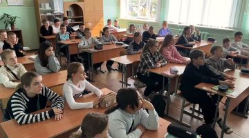13.05.25г. в ГБУ ОО ЗО "СОШ 4" г. Мелитополь пришли гости, представители Авиационной комендатуры Запорожской области