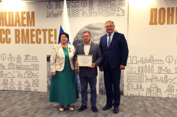 Галина Данильченко: Большой честью для меня было лично вручить награды от Всероссийской ассоциации развития местного самоуправления сотрудникам администраций городских и муниципальных округов Донецкой Народной Республики за...