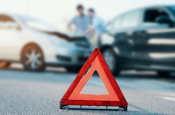На ул. Ломоносова автомобильная авария с участием двух машин
