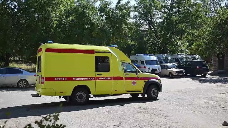 "Всегда мечтал быть полезным людям" — история медика, который остался в Бердянске, чтобы помогать другим