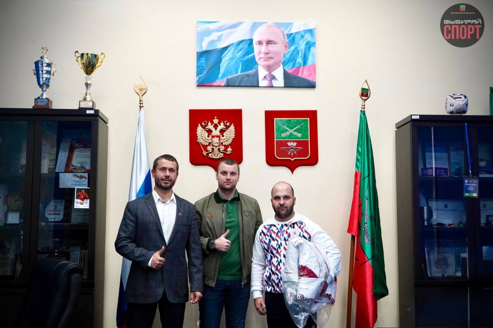 Константин Зайцев: Вперед, к новым рекордам! Владимир Куруоглу получил экипировку от Министерства спорта и туризма Запорожской области!