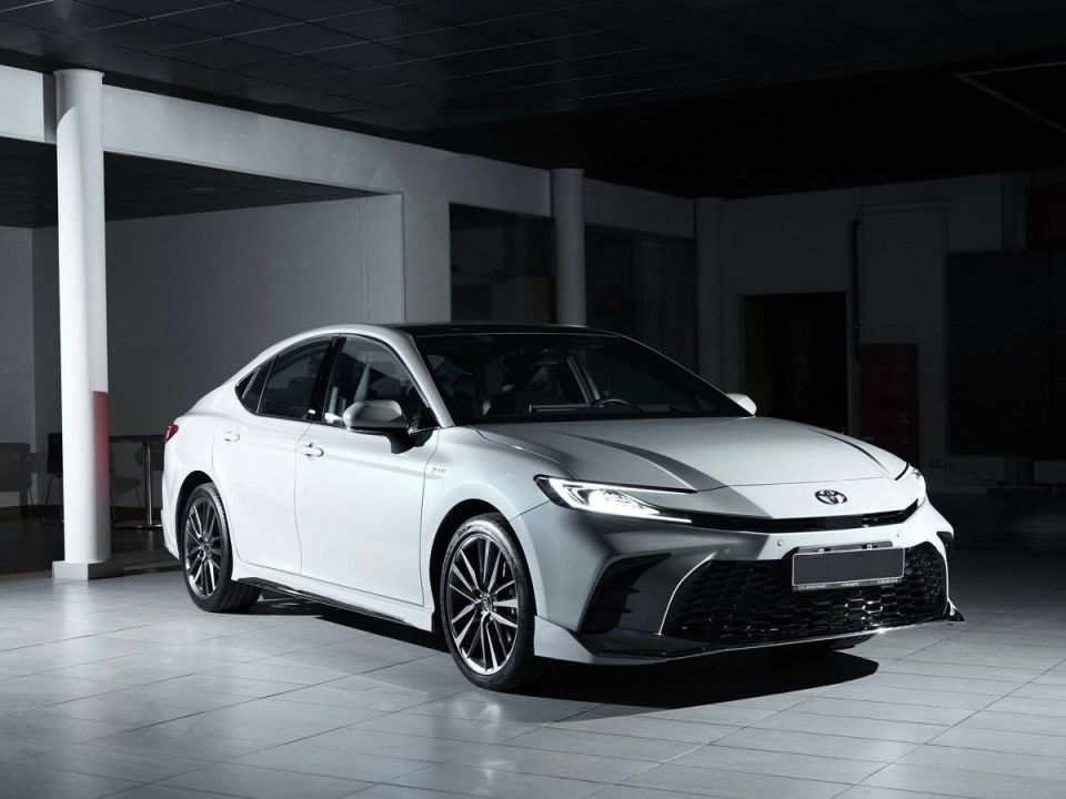 Toyota Camry     2,5  ,    