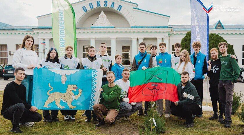 В Мелитополе высадили «Аллею Псковской и Запорожской молодежи»