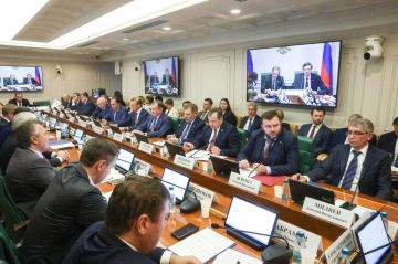 Дмитрий Ворона: Во время заседания Комитета по экономической политике в диалоге с официальным представителем Правительства РФ, статс-секретарем-заместителем Министра энергетики Д.В. Исламовым снова...