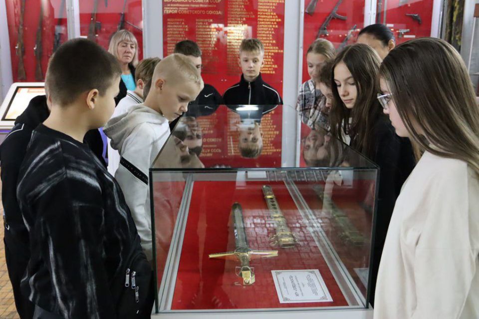 21  2025 ,       -    1943 ,       -  ...