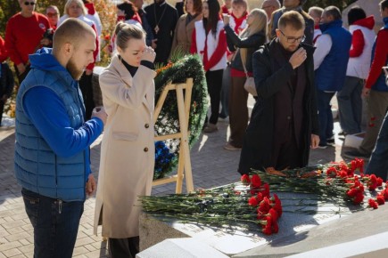 Алёна Трокай: Память сильнее времени. Приняла участие в церемонии перезахоронения останков воинов, павших при обороне Мелитополя в годы Великой Отечественной войны