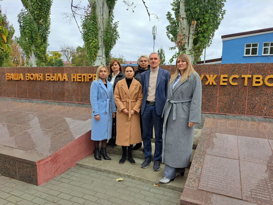 Сотрудники Управления ЗАГС Запорожской области отдали дань памяти героям