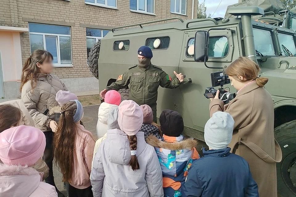 Бойцы СОБРа и ОМОНа провели для мелитопольских школьников урок мужества