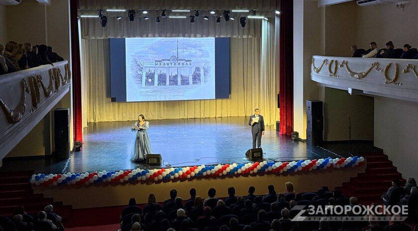 В Мелитопольском ДК железнодорожников прошел праздничный концерт ко Дню города