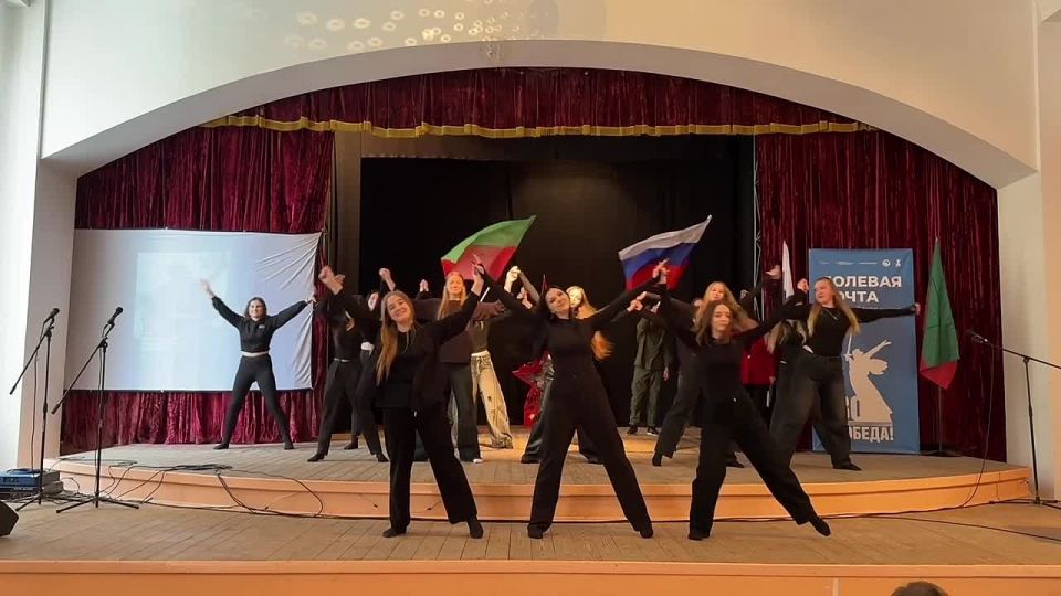 23 октября в стенах ГБПОУ "Мелитопольский многопрофильный колледж" прозвучали мелодии, наполненные гордостью, скорбью и неиссякаемой любовью к родному городу