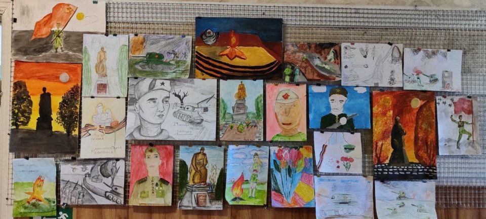 22 октября в Константиновской Детской школе искусств МКОУ ДО "ДШИ" состоялось ученическое собрание в честь 82 -й годовщины освобождения Мелитополя от немецко-фашистских захватчиков, и посвящённое Дню города