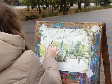 Юные художники Мелитополя устроили пленэр в парке Горького