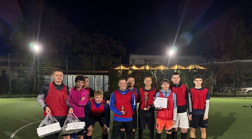 Студенты и преподаватели МелГУ сразились на Кубке вуза по мини-футболу