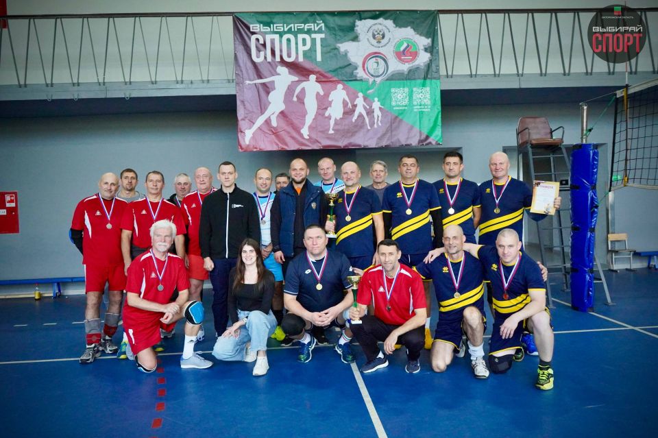 Турнир по волейболу среди мужских команд ветеранов 40+ прошел в Мелитополе